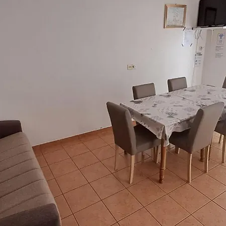 Pela